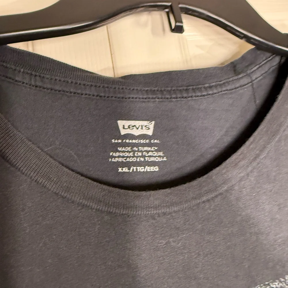 Levi’s Men’s Peach Potato Graphic Short Sleeve‎ Tshirt